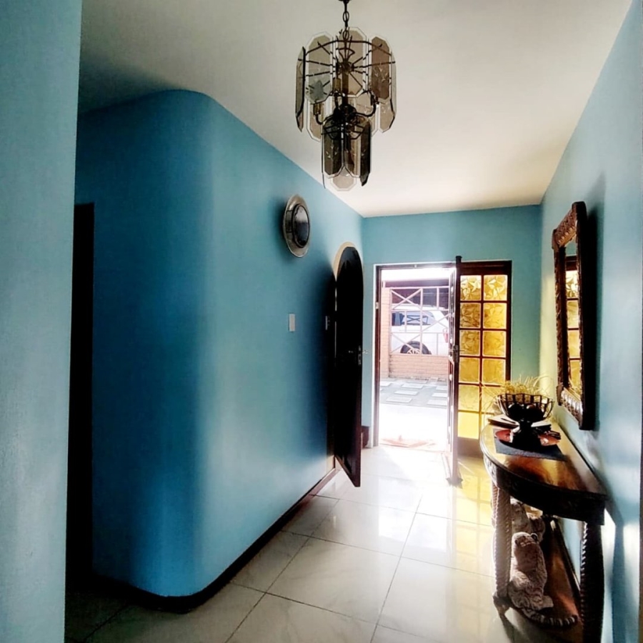 6 Bedroom Property for Sale in Baysville Eastern Cape